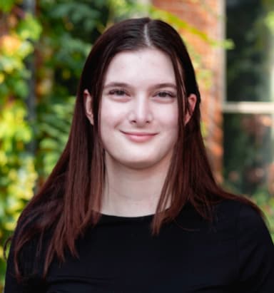 Photo of Chloe Houvardas