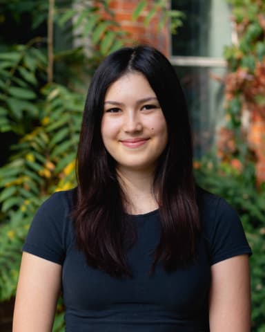 Photo of Hana Brissenden